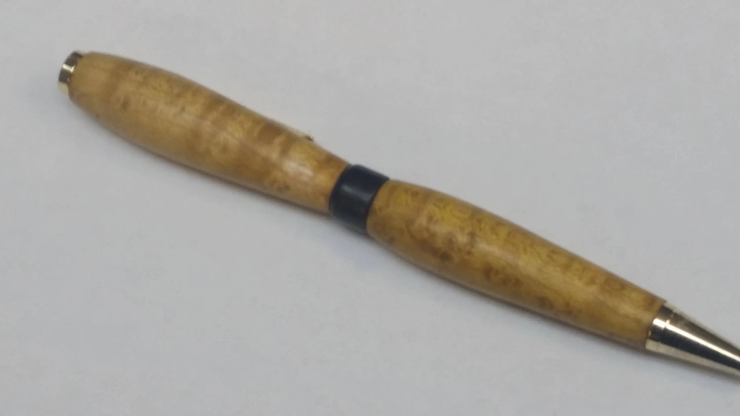 Birdseye Maple Twist Pen Dyed Yellow with African Blackwood Center Band (Mpingo)