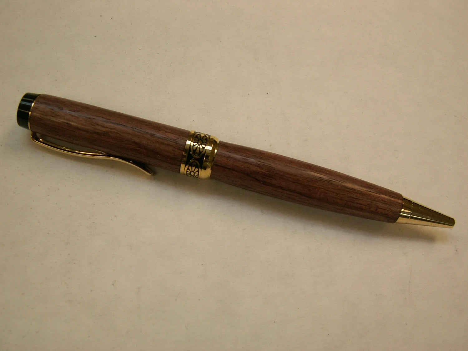 Purpleheart Half Twist Pen uses Parker Standard Refills