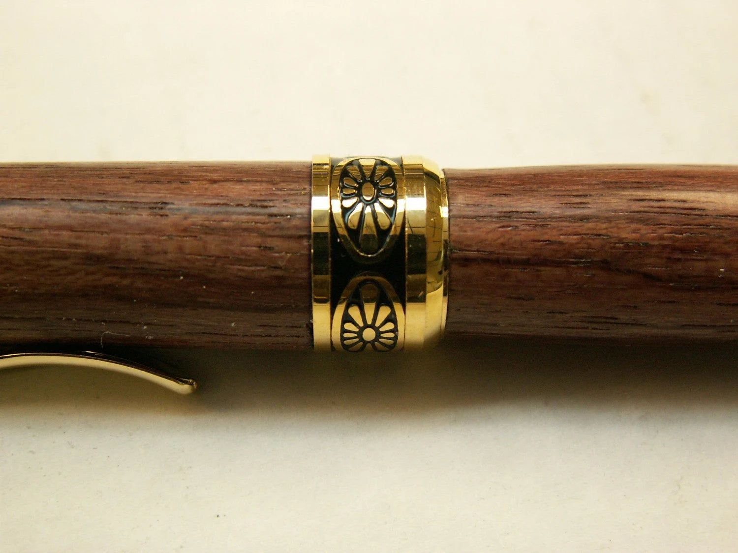 Purpleheart Half Twist Pen uses Parker Standard Refills