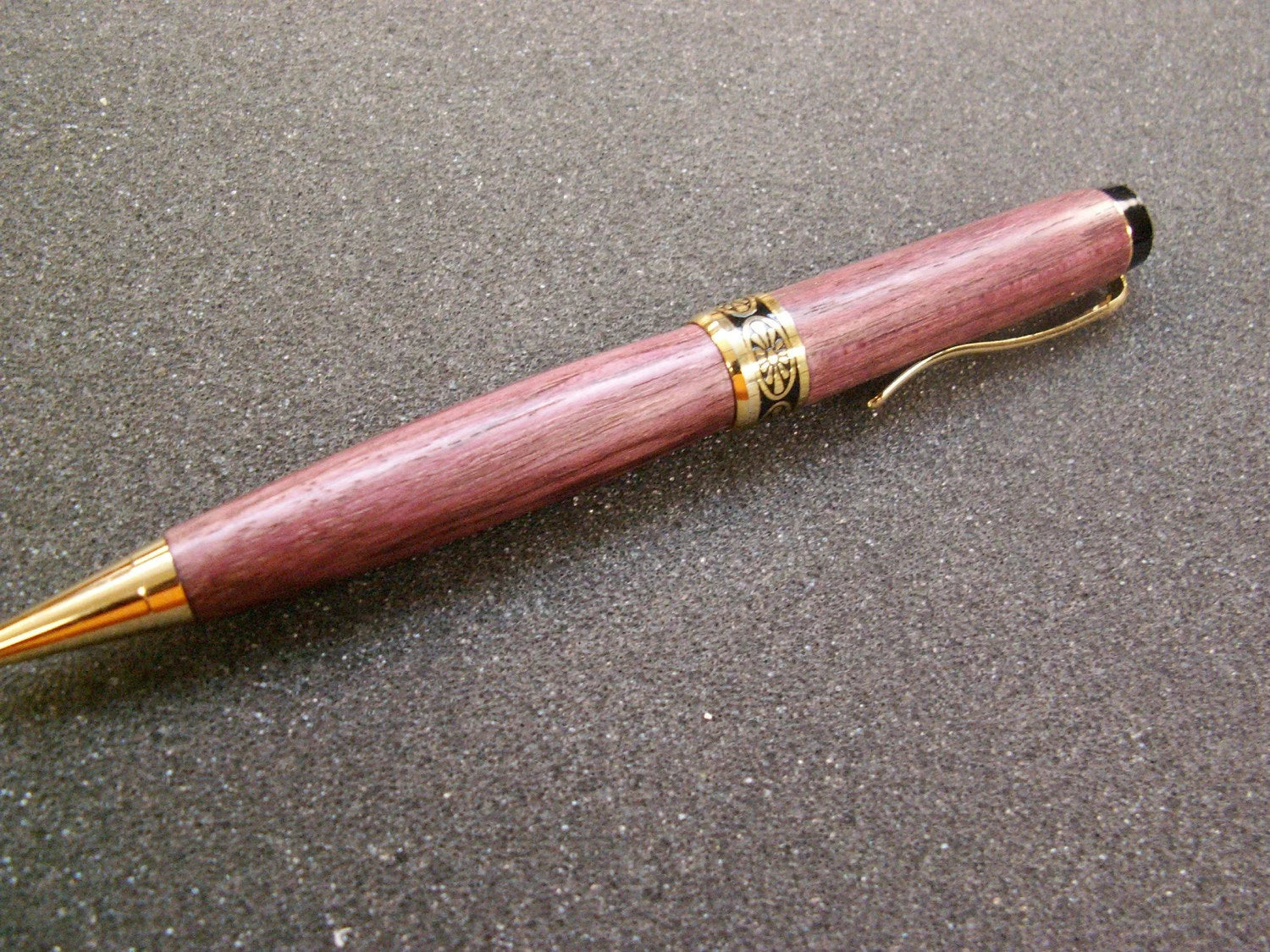 Purpleheart Half Twist Pen uses Parker Standard Refills