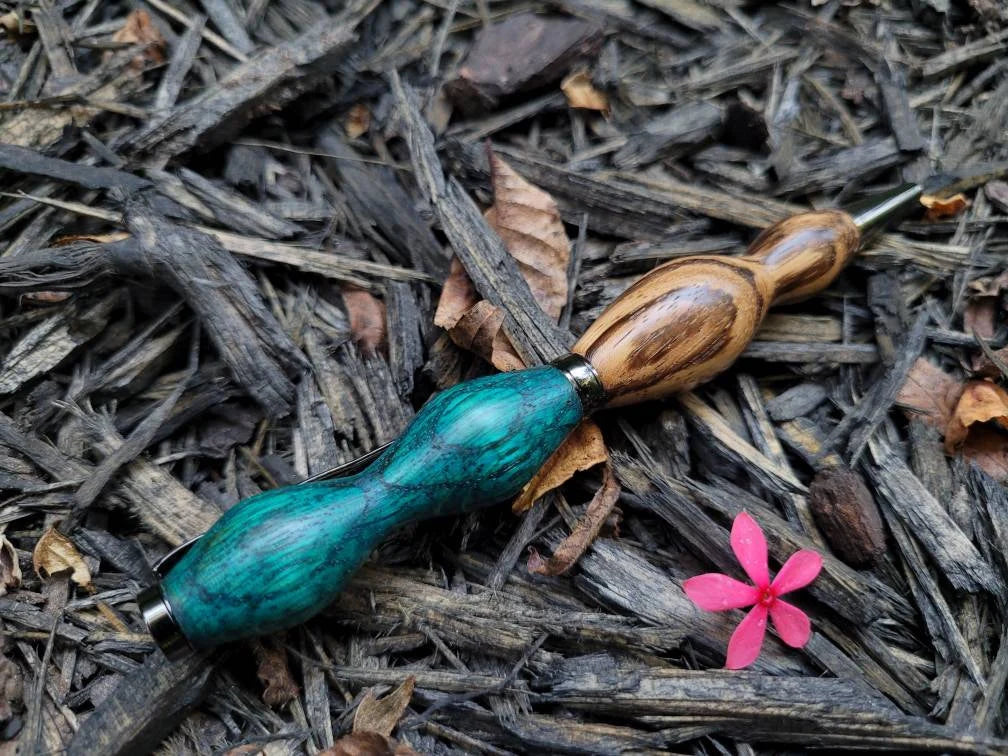 Twist Pen made of Zebrawood and Ebiara Dyed Green